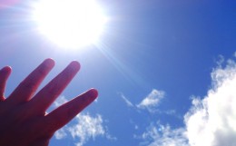 手の平と太陽